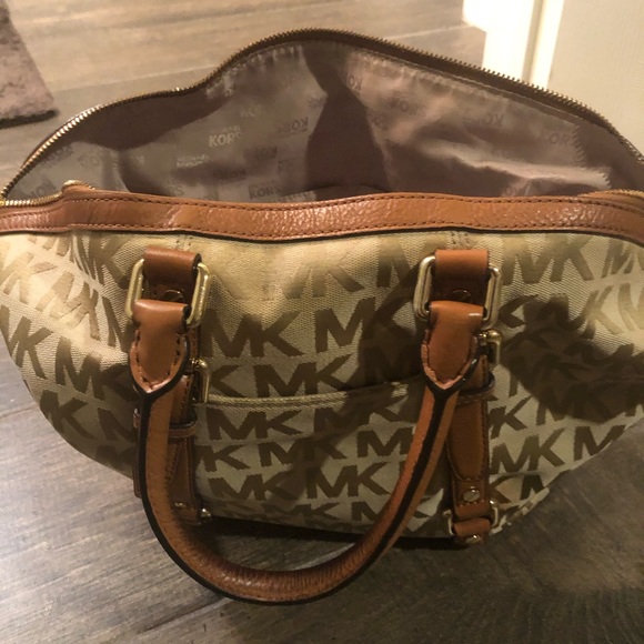 Authentic Michael Kors monogrammed purse - Picture 3 of 6